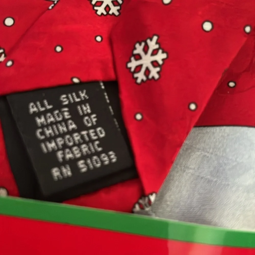 Xmas tie NWT. Yule time greetings. 100 % silk. Great to put away as a gift